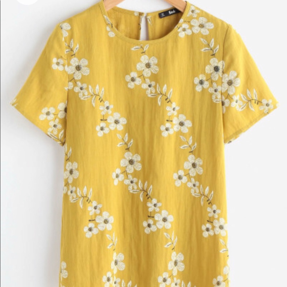 Flower Print Keyhole Back Blouse